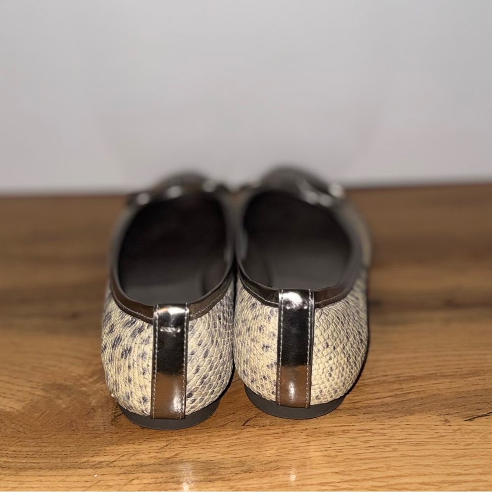 Tory Burch Verbena Silver Metallic Snakeskin Shoes, Size 7.5 Great Condition - Picture 3 of 5